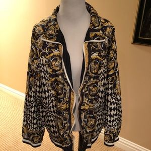 Nylon jacket w/lining. Beautifully designed!